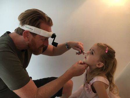 Lars Sebbesen hjælper både børn og voksne ved lidelser i næsen eller bihulerne